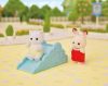 Sylvanian Families Bébi vidámpark szélmalommal és cicával